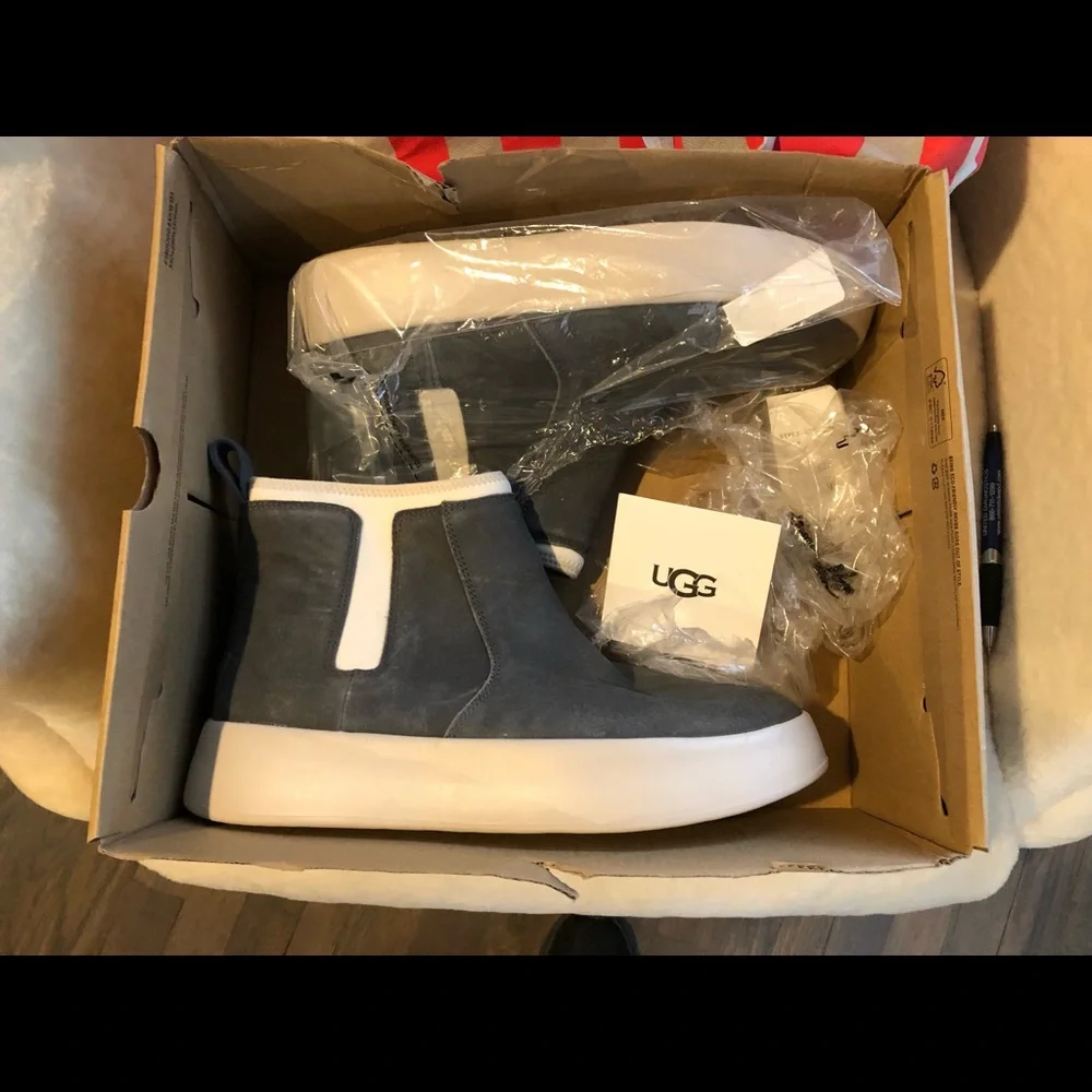 UGGS bag in black gently used.  Brand new UGGS grey shoes sneaker size 10! - Picture 5 of 9